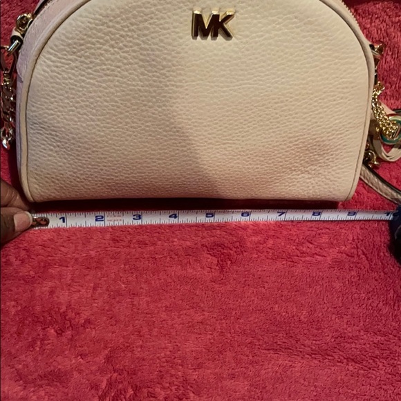 Beautiful Michael Kors Blush Crossbody - Picture 6 of 10
